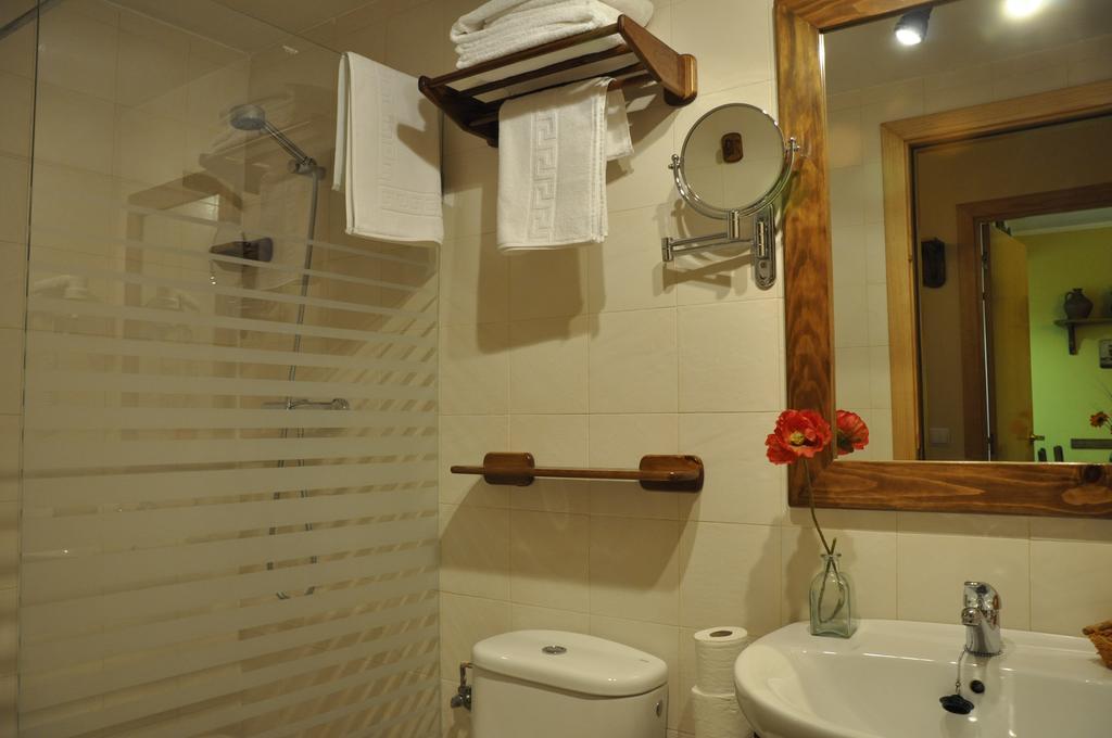 Apartamentos Los Pirineos - Atencion Personal Biescas  Pokoj fotografie