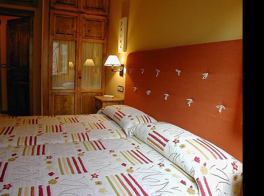Apartamentos Los Pirineos - Atencion Personal Biescas  Pokoj fotografie