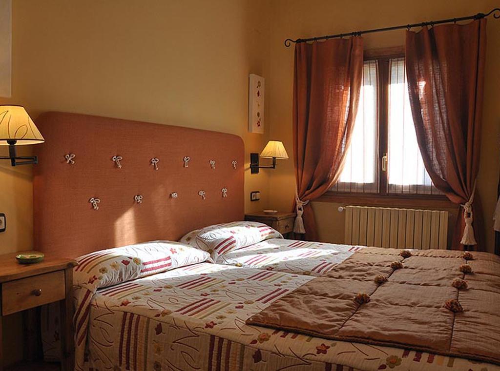 Apartamentos Los Pirineos - Atencion Personal Biescas  Pokoj fotografie